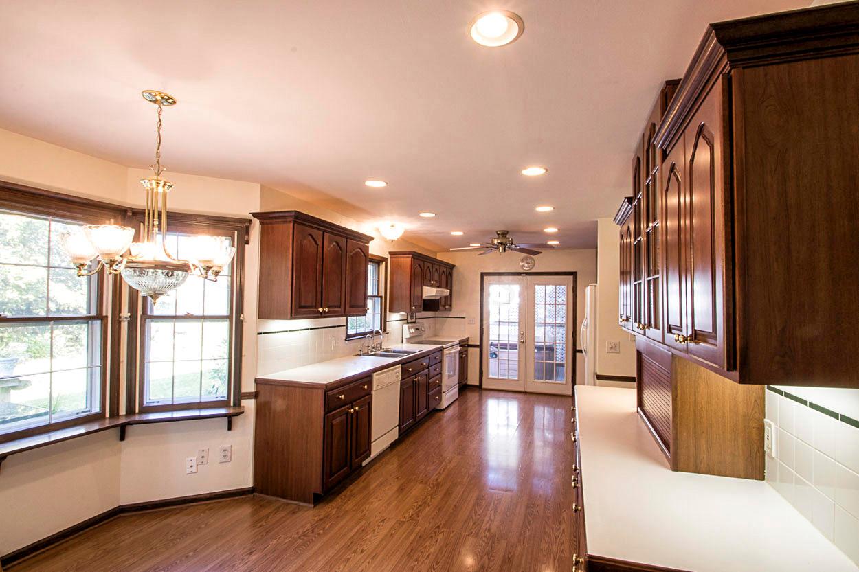 2284 McCoy Road Columbus, OH 43220 - Photo 8 of 51 Gallery Image 8