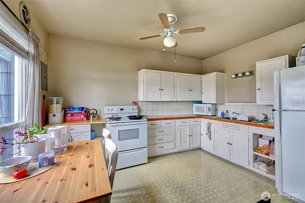 $905,500 | 1018 Wall Street, Everett, WA 98201