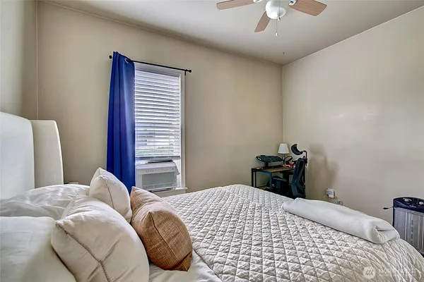 $905,500 | 1018 Wall Street, Everett, WA 98201
