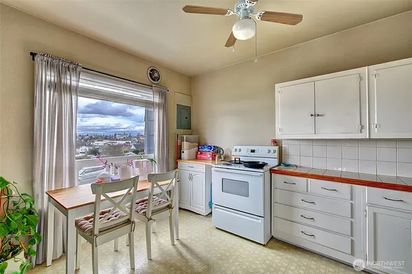 $905,500 | 1018 Wall Street, Everett, WA 98201