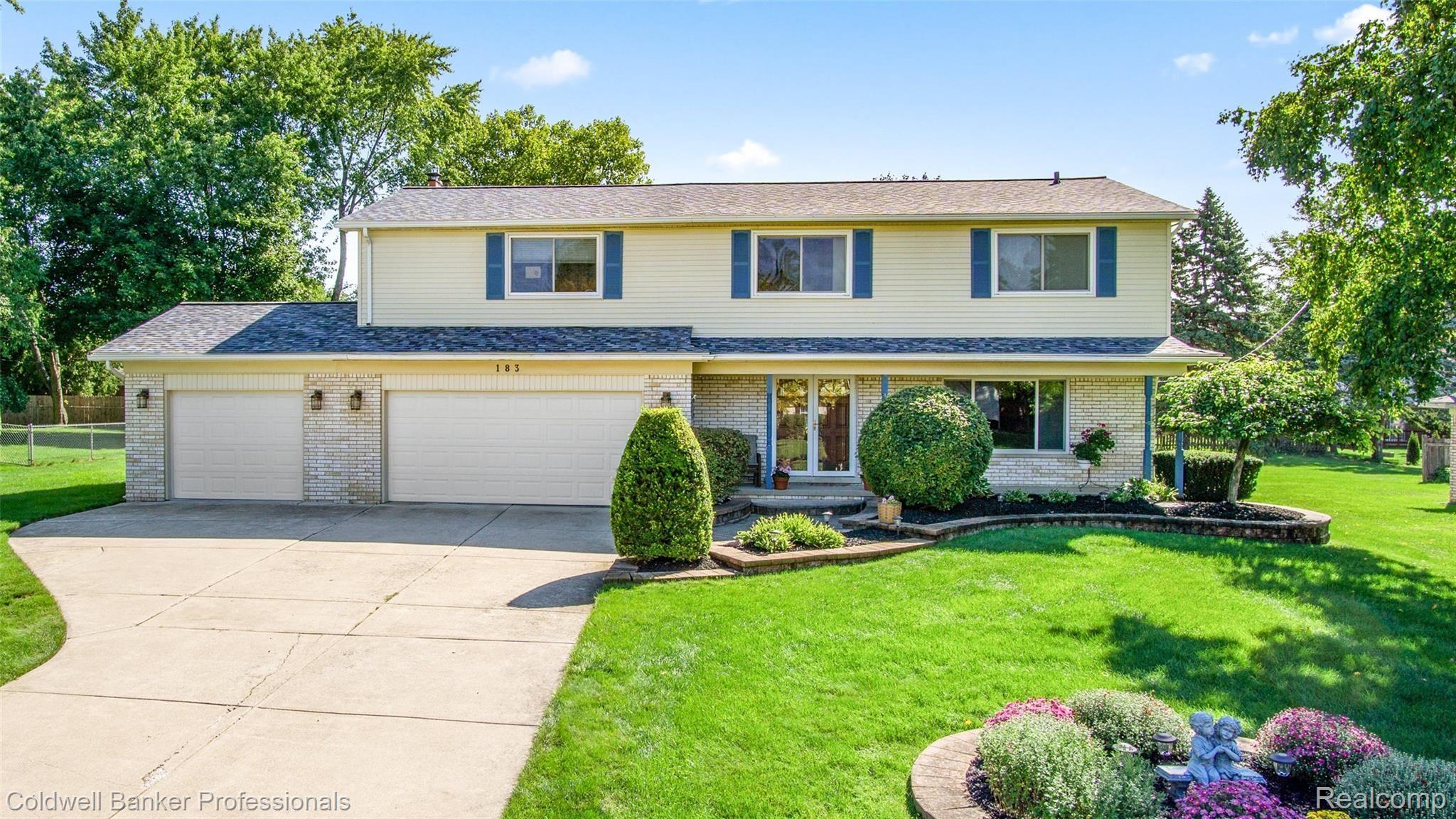 183 Longford Drive Rochester, MI 48309 - Photo 2 of 37 183-Longford-Dr-3.jpg