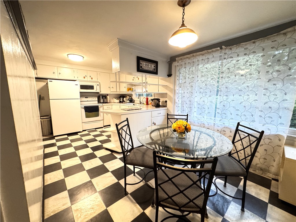 91 Ridgeway Road Cranston, RI 02920 - Photo 8 of 33 Gallery Image 8