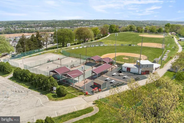 $3,400 | 35 East Front Street, Bridgeport, PA 19405