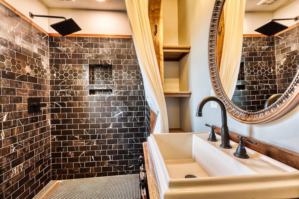 1011 Wilson Cemetery Road Northeast Check, VA 24072 - Photo 11 of 41 a bathroom with a bathtub and shower