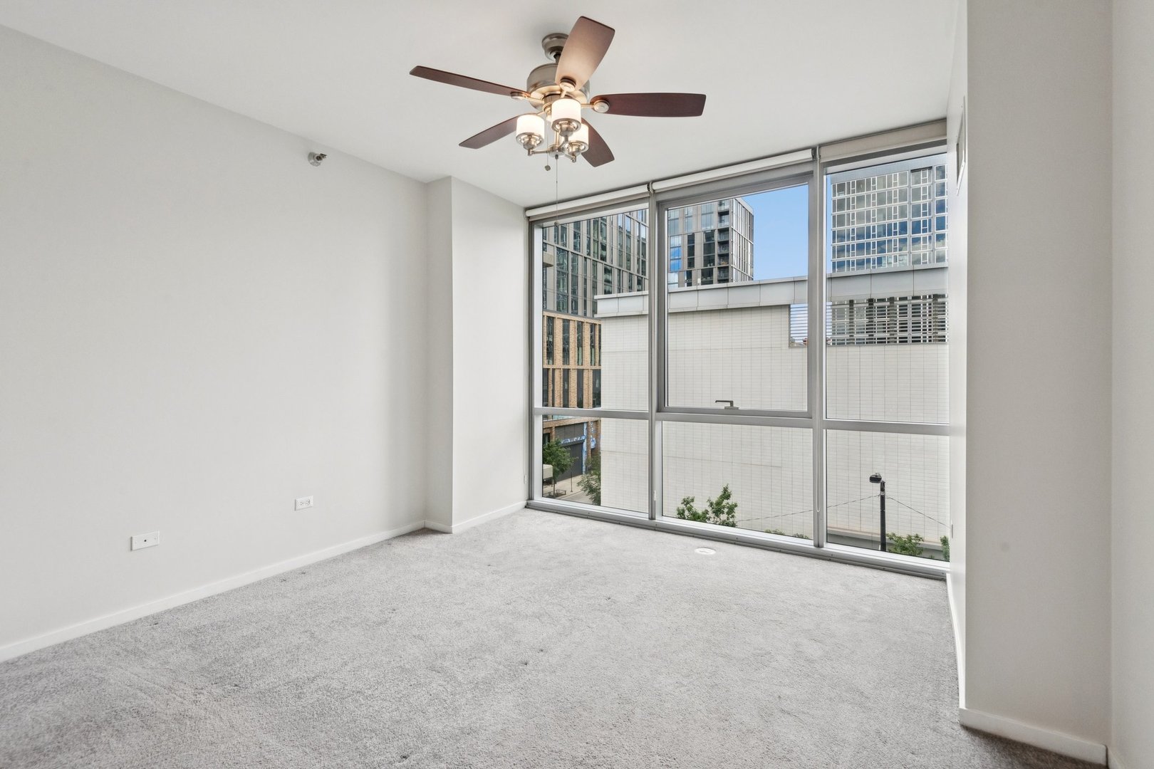 123 South Green Street, Unit 402B Chicago, IL 60607 - Photo 8 of 15