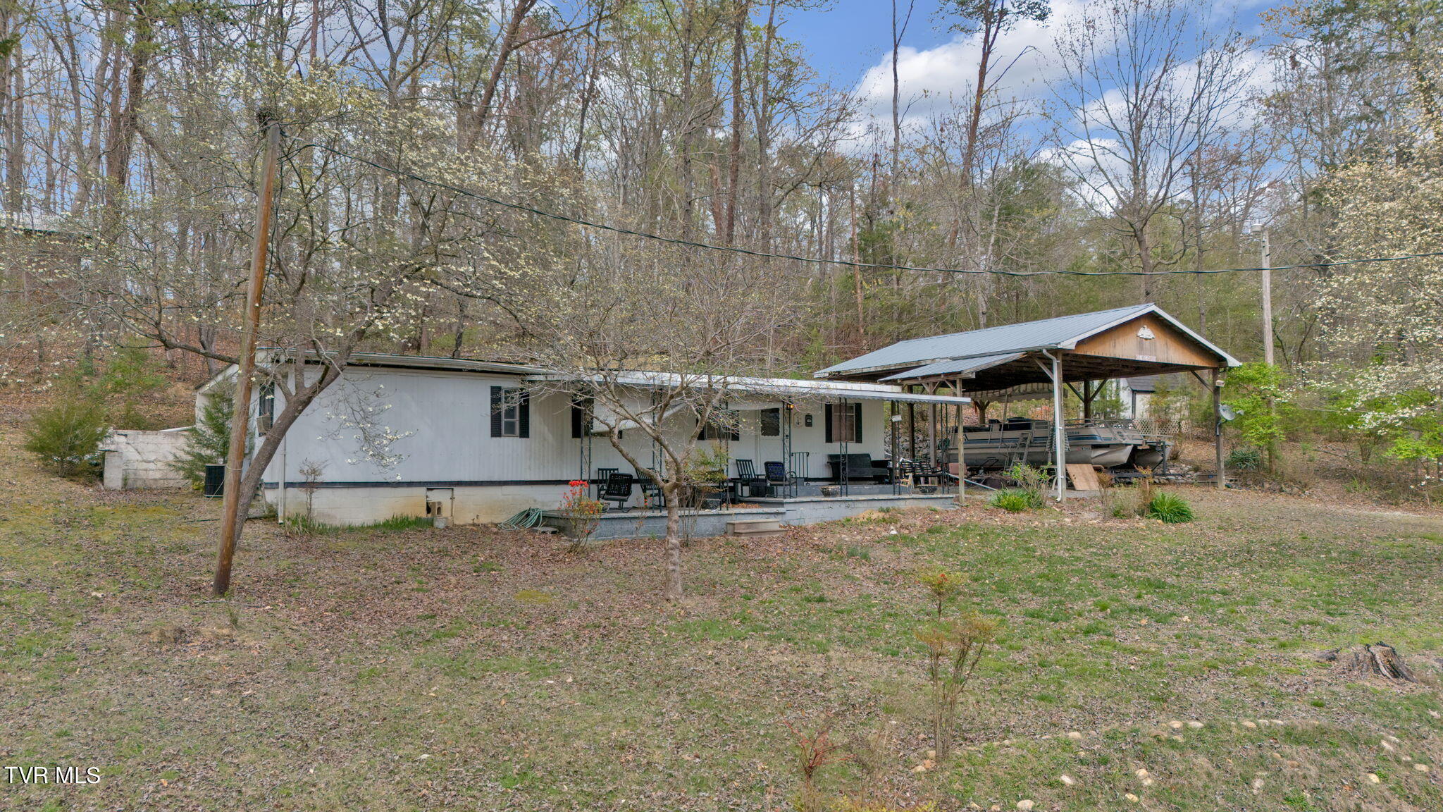 1643 Covington Road Dandridge, TN 37725 - Photo 2 of 22 14-web-or-mls-DJI_20240402161134_0061_D