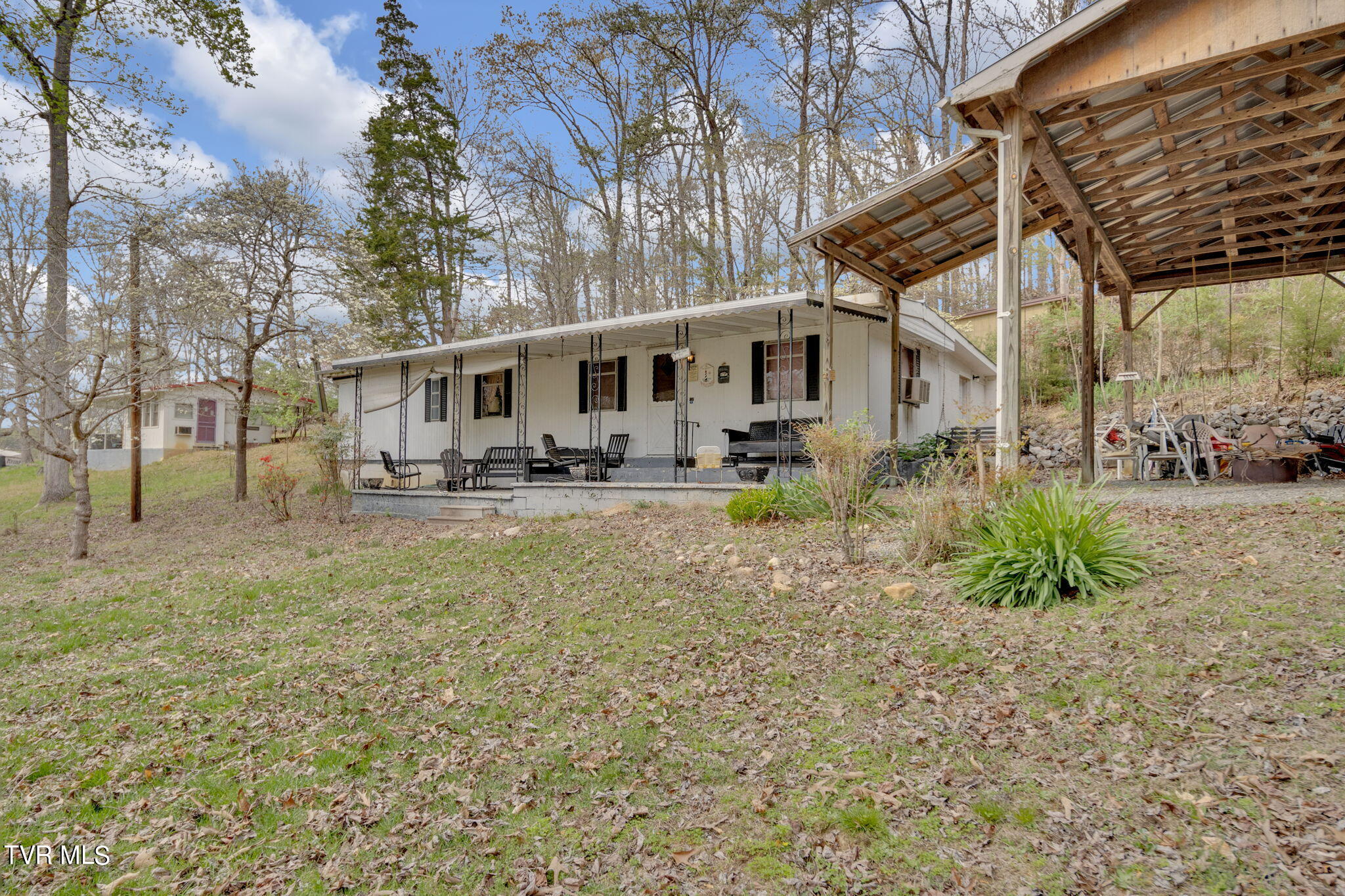 1643 Covington Road Dandridge, TN 37725 - Photo 4 of 22 13-web-or-mls-2B4A1376