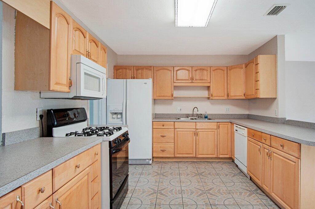 406 Elizabeth Road Lake Worth, FL 33461 - Photo 10 of 44 Kitchen