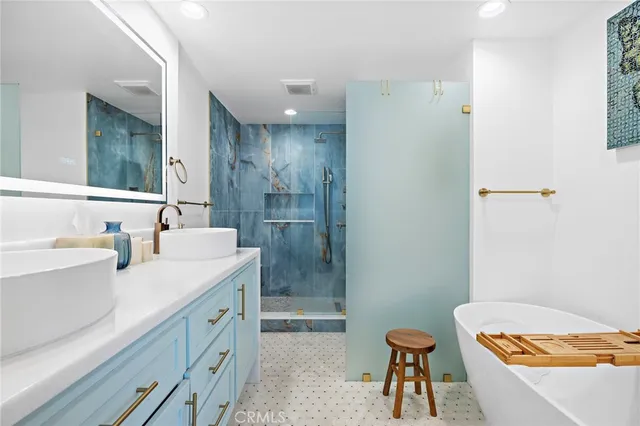 $1,850,000 | 12 Encore Court, Newport Beach, CA 92663