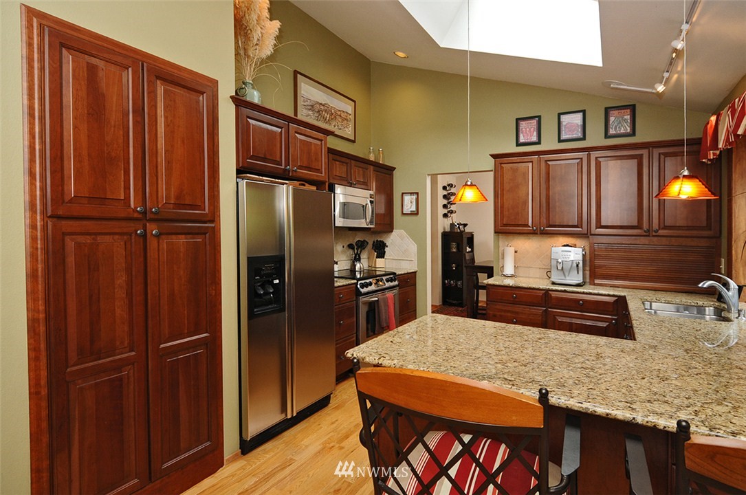 8462 Tillicum Road Southwest Seattle, WA 98136 - Photo 4 of 15
