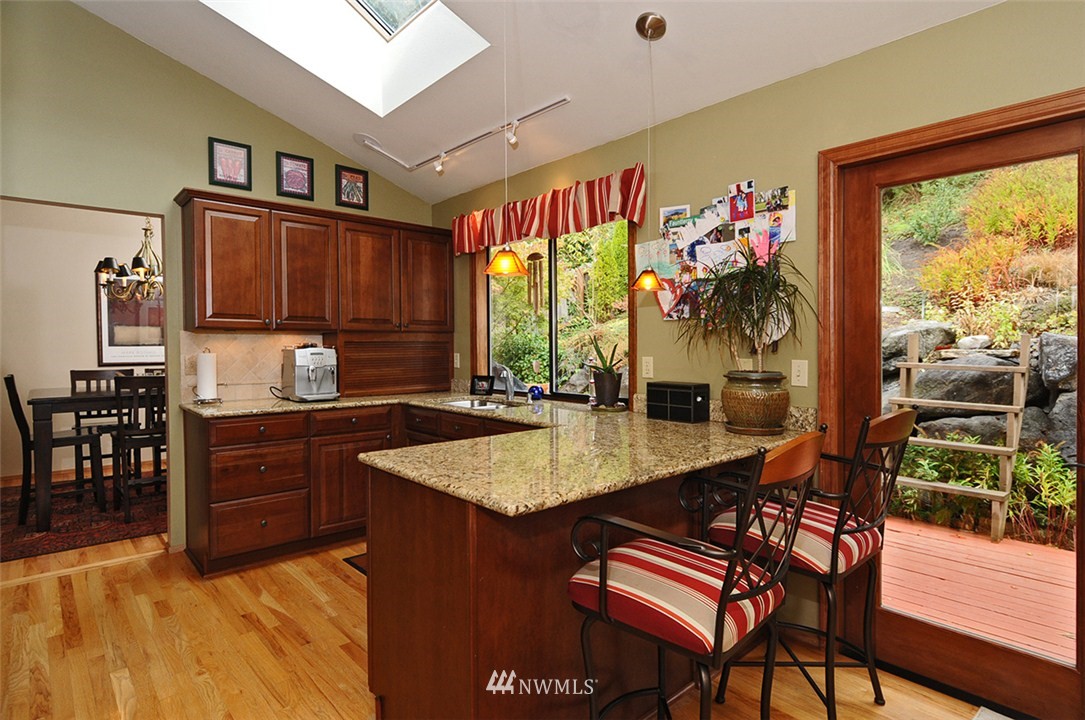 8462 Tillicum Road Southwest Seattle, WA 98136 - Photo 5 of 15