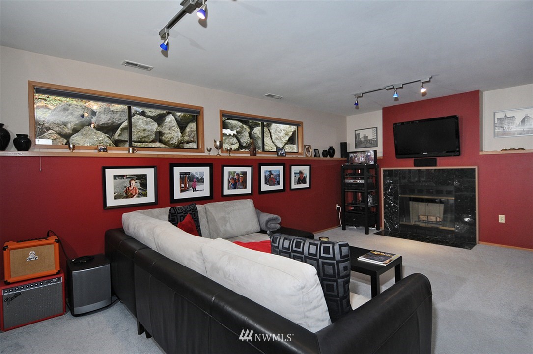 8462 Tillicum Road Southwest Seattle, WA 98136 - Photo 7 of 15