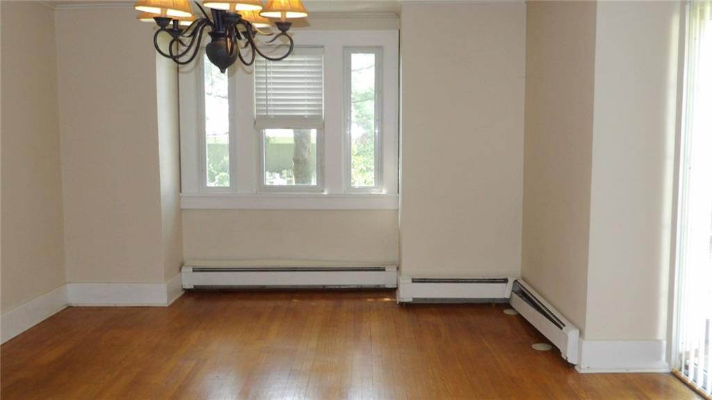 887 Quarry Place Sharon, PA 16146 - Photo 3 of 15 an empty room with a window