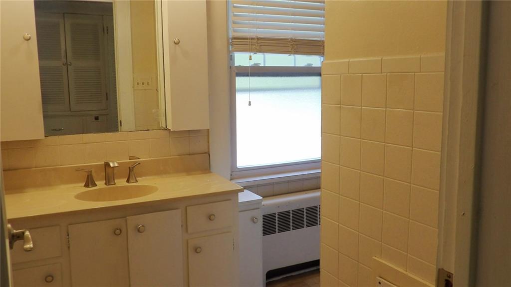887 Quarry Place Sharon, PA 16146 - Photo 7 of 15 a bathroom with a sink and a mirror