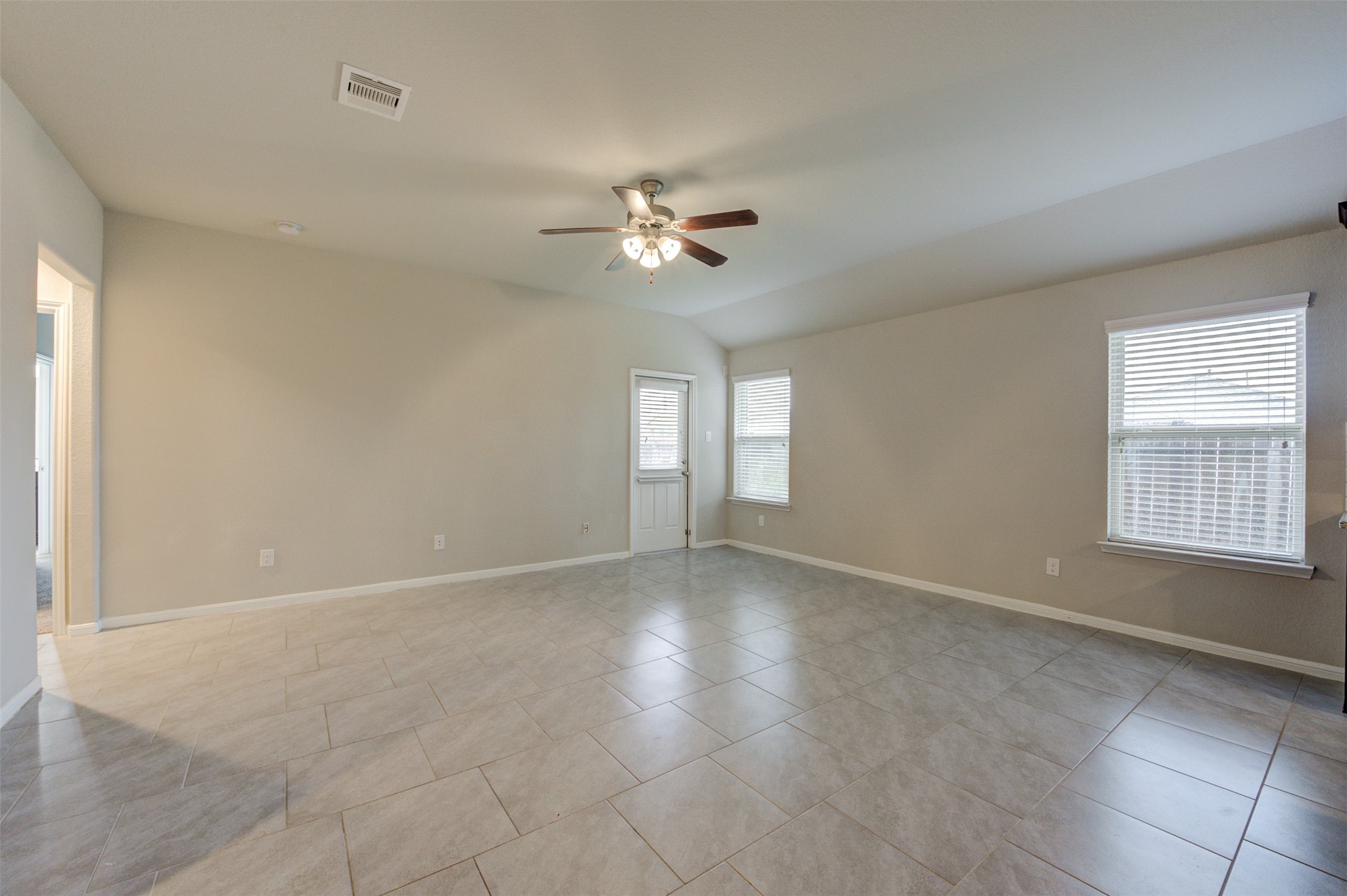 8002 Carillon Way Rosharon, TX 77583 - Photo 5 of 20