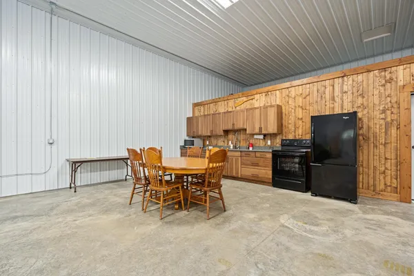 $585,000 | 4116 East Stanton Road, Leesburg, IN 46538