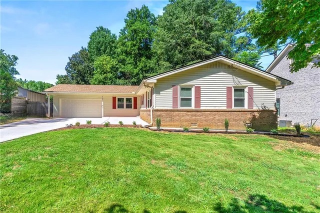 a view of a house with a yard