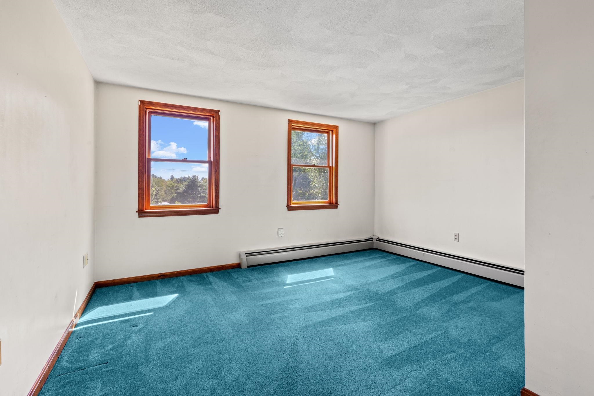 497 Mammoth Road Pelham, NH 03076 - Photo 23 of 40