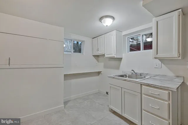 a close view of sink and tap