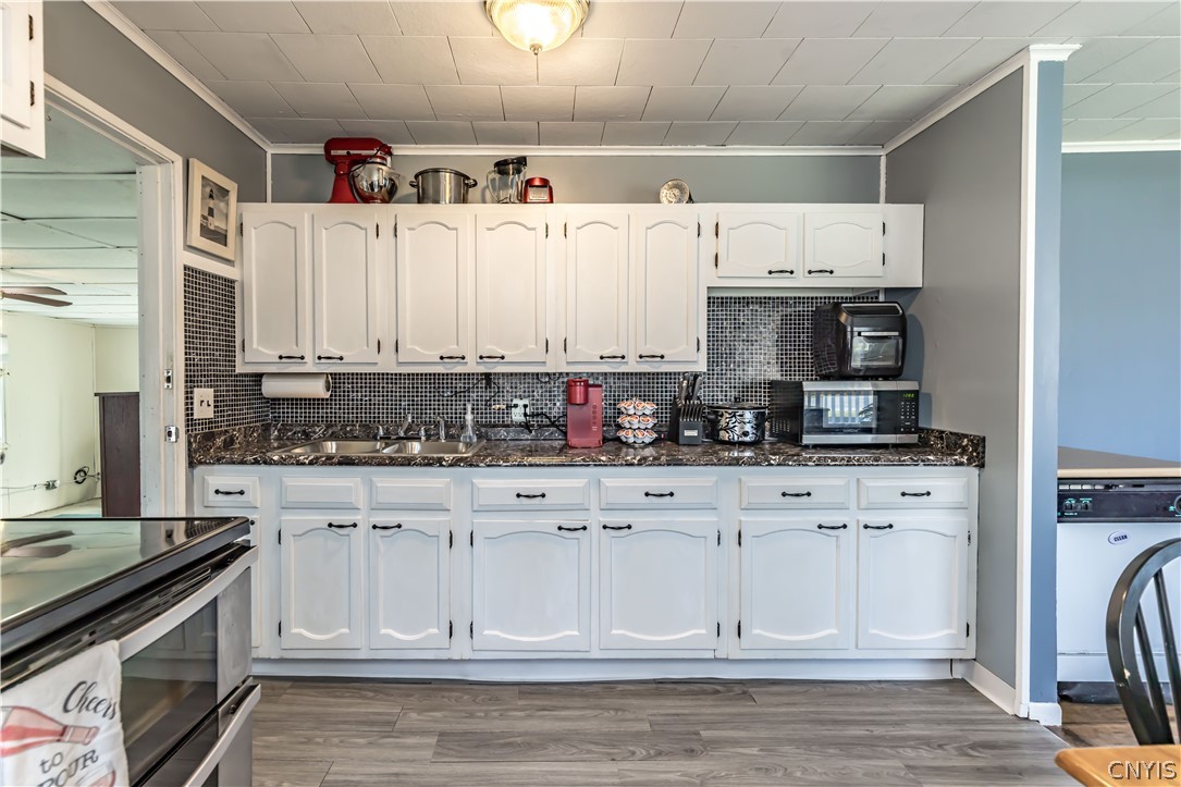 7476 Murray Drive Cicero, NY 13039 - Photo 4 of 29