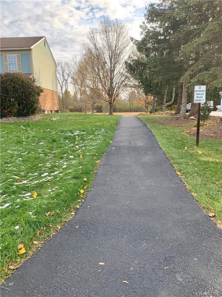 36213 Fredericksburg Road Farmington, MI 48331 - Photo 8 of 29 36213 Walking Path.jpg