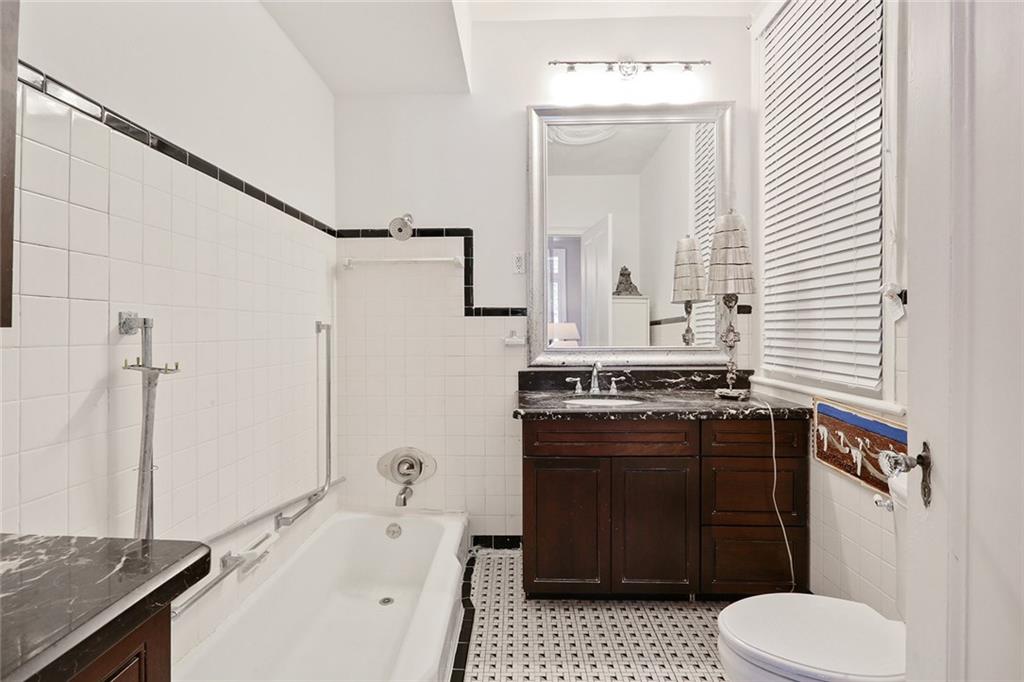2905 Grand Rte Saint John Street New Orleans, LA 70119 - Photo 15 of 28