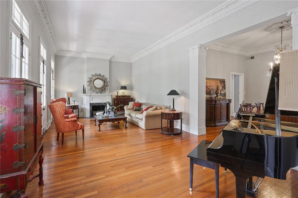 2905 Grand Rte Saint John Street New Orleans, LA 70119 - Photo 5 of 28