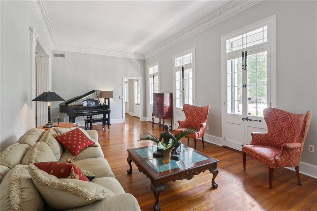 2905 Grand Rte Saint John Street New Orleans, LA 70119 - Photo 7 of 28