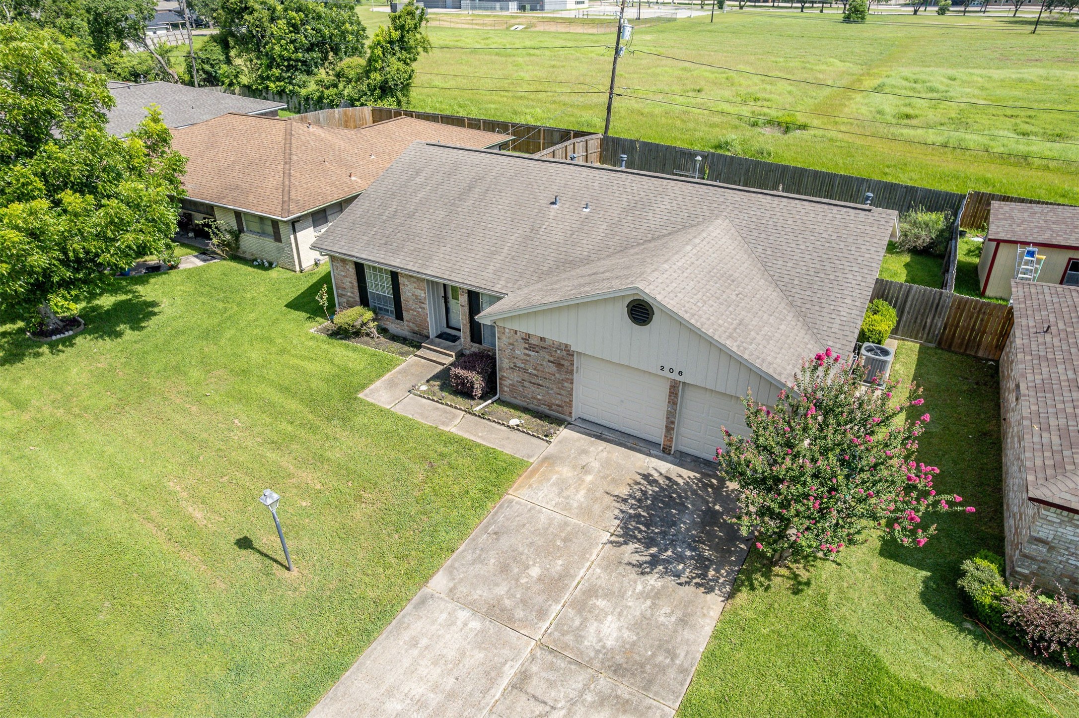 206 Kelly Lane Baytown, TX 77521 - Photo 7 of 38