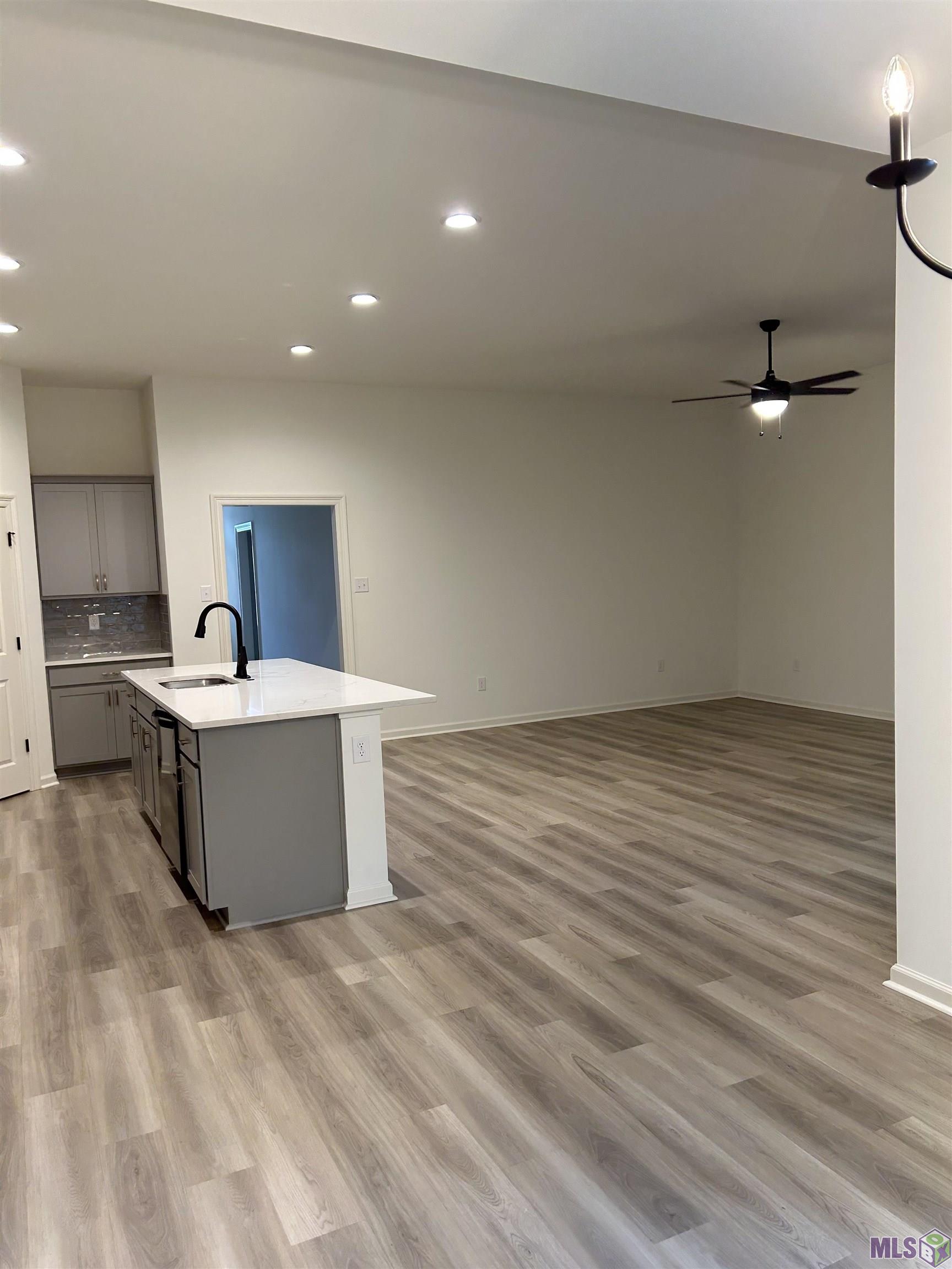 28542 Middlebrook Way Denham Springs, LA 70726 - Photo 4 of 18