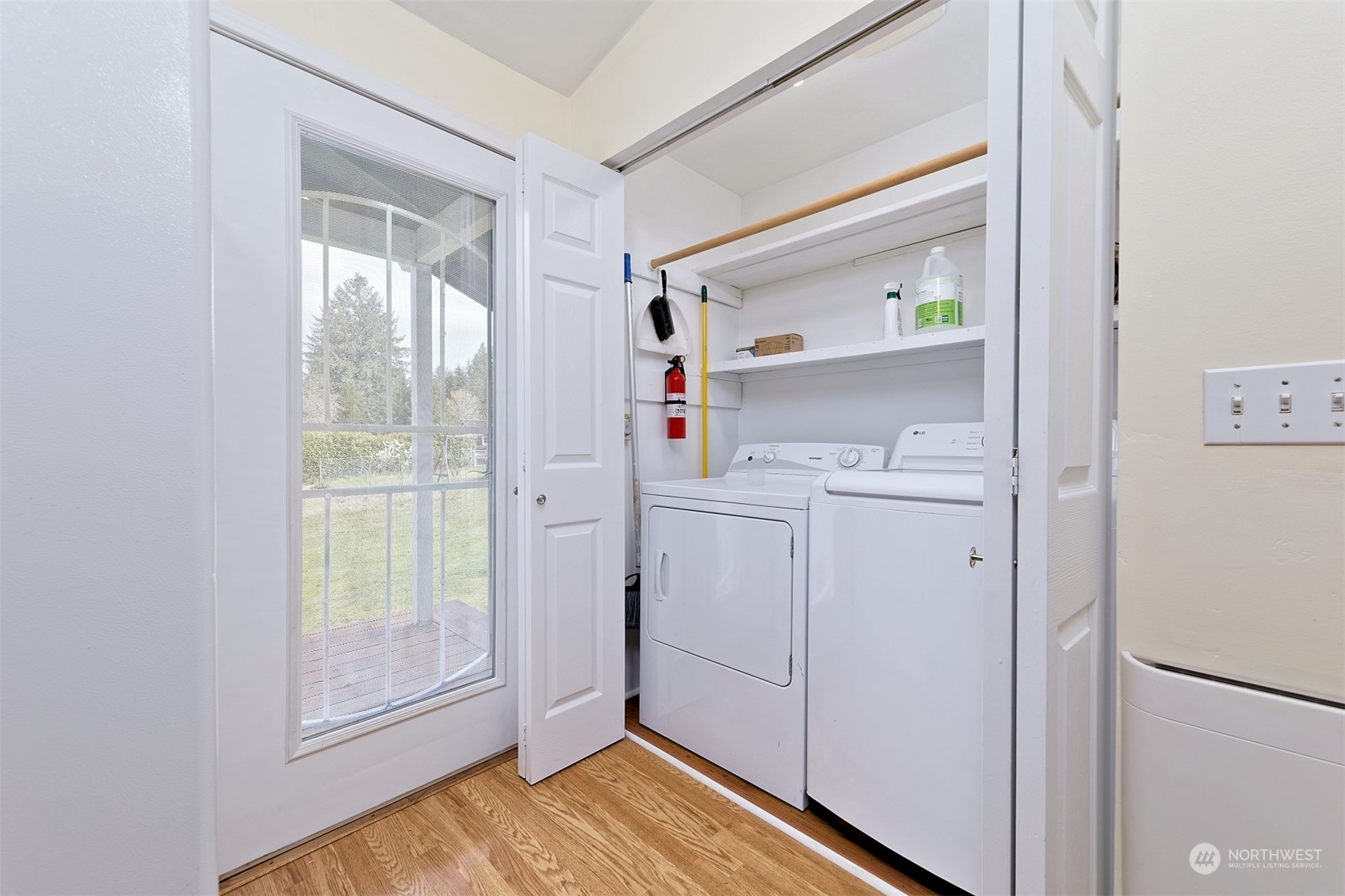 6545 East Grapeview Loop Road Allyn, WA 98524 - Photo 12 of 40 Gallery Image 12