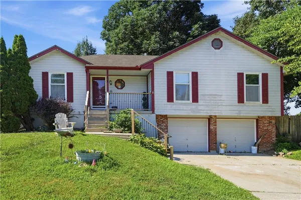 $210,000 | 1108 Southwest Brook Court, Blue Springs, MO 64015