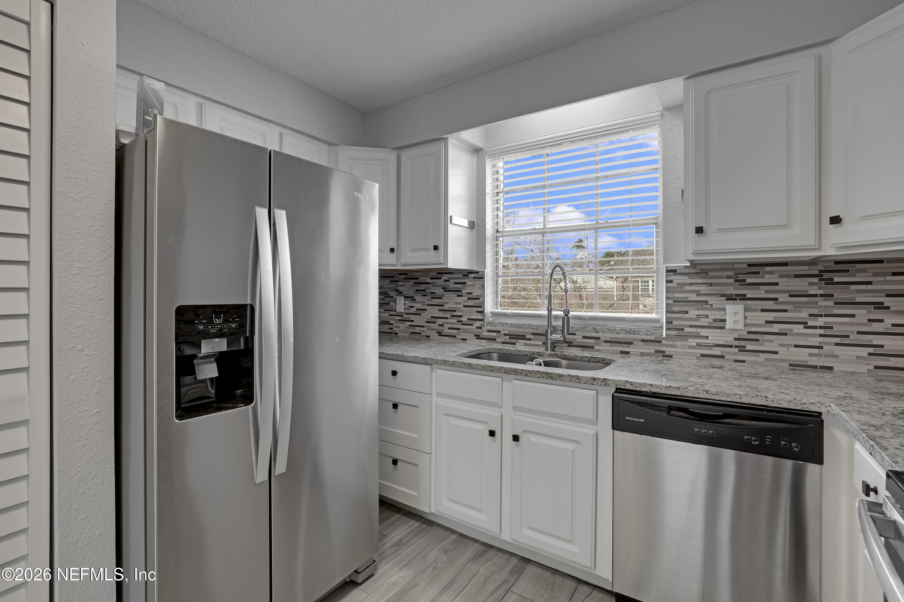 4915 Baymeadows Road, Unit 8H Jacksonville, FL 32217 - Photo 18 of 40 17 Kitchen