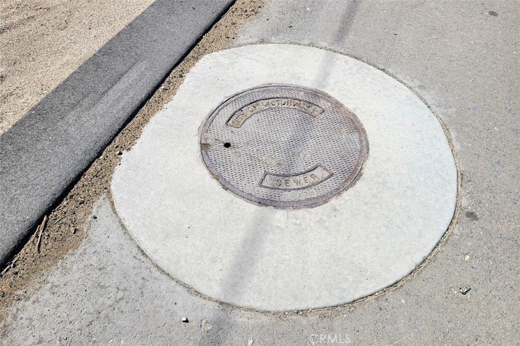 9 Palmdale Road Victorville, CA 92392 - Photo 4 of 24