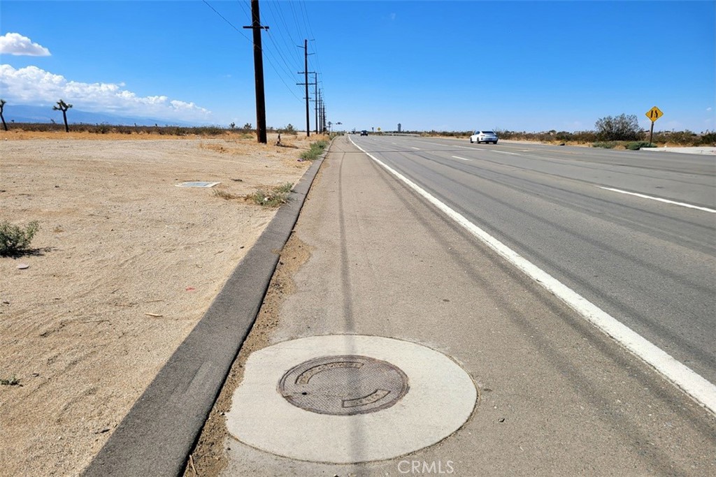 9 Palmdale Road Victorville, CA 92392 - Photo 5 of 24