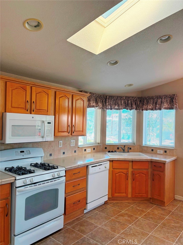 14851 Jeffrey Road, Unit 38 Irvine, CA 92618 - Photo 2 of 10