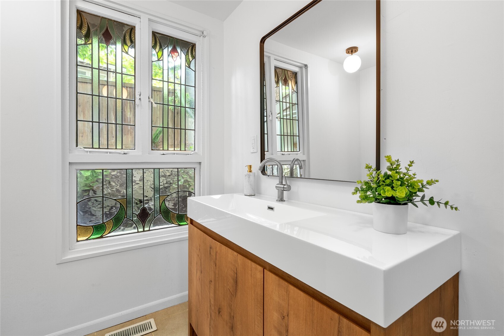 5 Wembley Lane Mercer Island, WA 98040 - Photo 19 of 40 a bathroom with a sink and a mirror