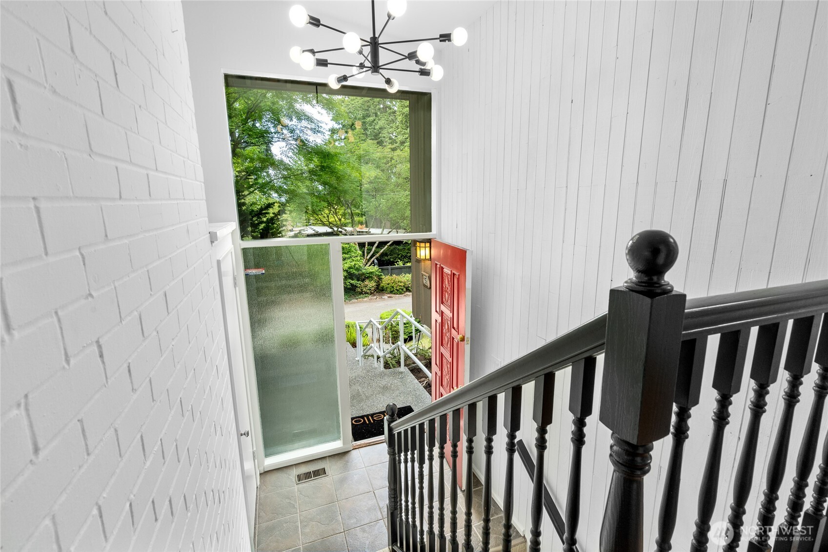 5 Wembley Lane Mercer Island, WA 98040 - Photo 20 of 40 a view of entryway
