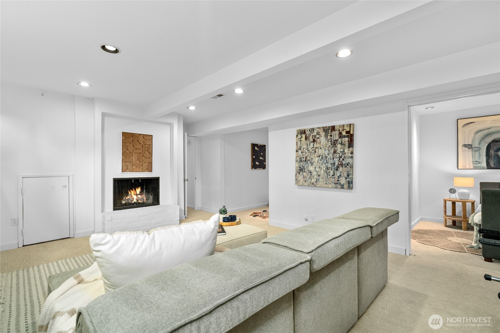 5 Wembley Lane Mercer Island, WA 98040 - Photo 23 of 40 a bed room with a bed
