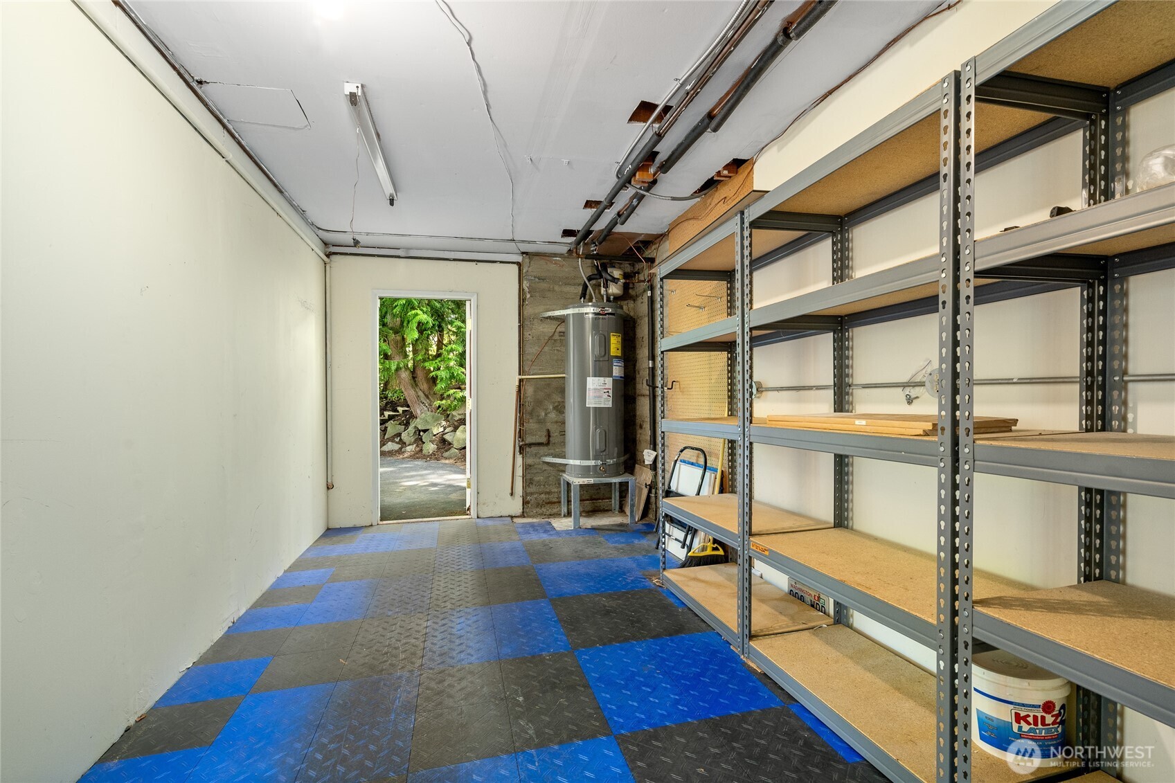 5 Wembley Lane Mercer Island, WA 98040 - Photo 31 of 40 a view of an entryway with wooden floor