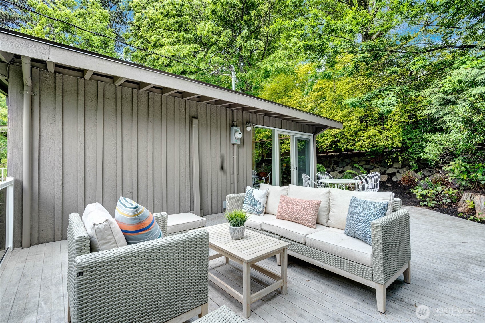 5 Wembley Lane Mercer Island, WA 98040 - Photo 32 of 40 a view of a patio in the backyard