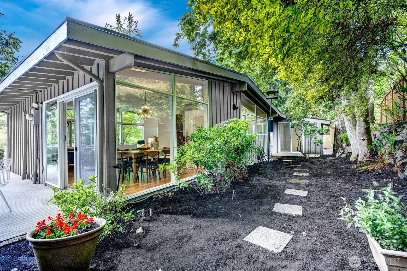 5 Wembley Lane Mercer Island, WA 98040 - Photo 33 of 40 a view of a house with backyard and garden