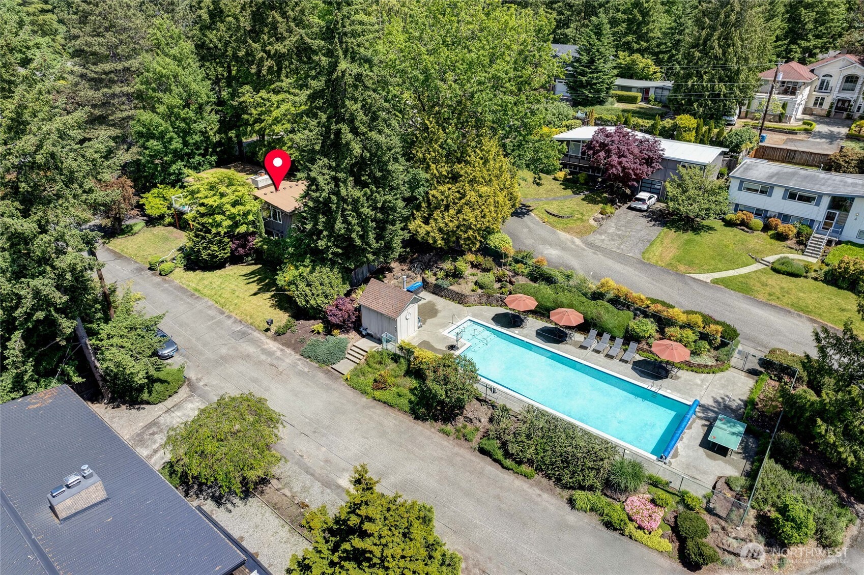 5 Wembley Lane Mercer Island, WA 98040 - Photo 36 of 40 an outdoor space with lots of potted plants