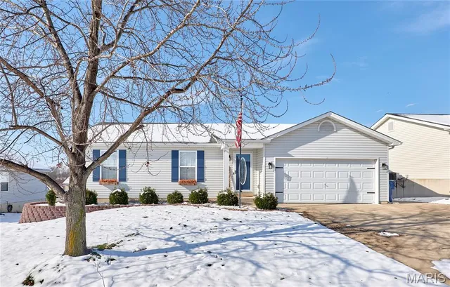 $259,900 | 121 Falcon Way, Winfield, MO 63389