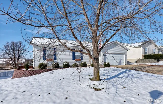 $259,900 | 121 Falcon Way, Winfield, MO 63389