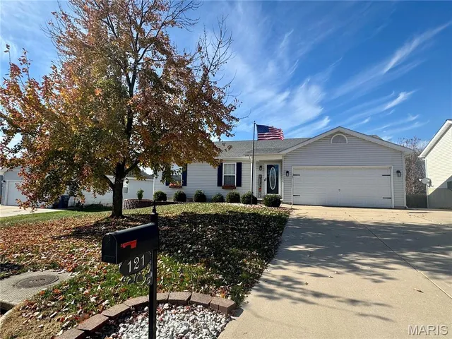 $259,900 | 121 Falcon Way, Winfield, MO 63389