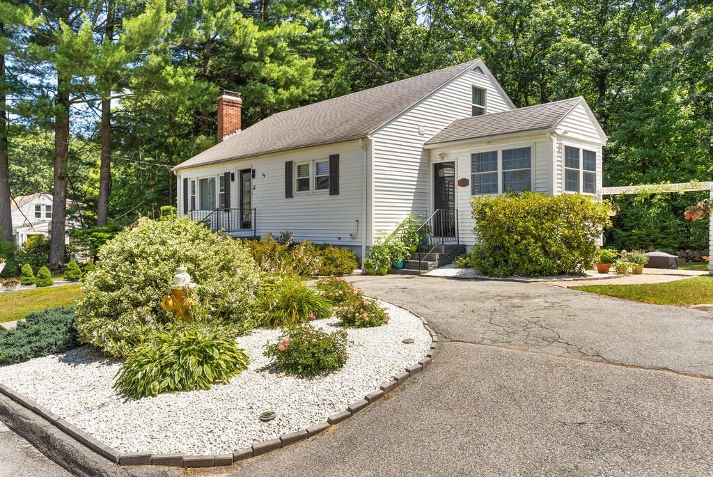 14 Orton Street Worcester, MA 01604 - Photo 4 of 33