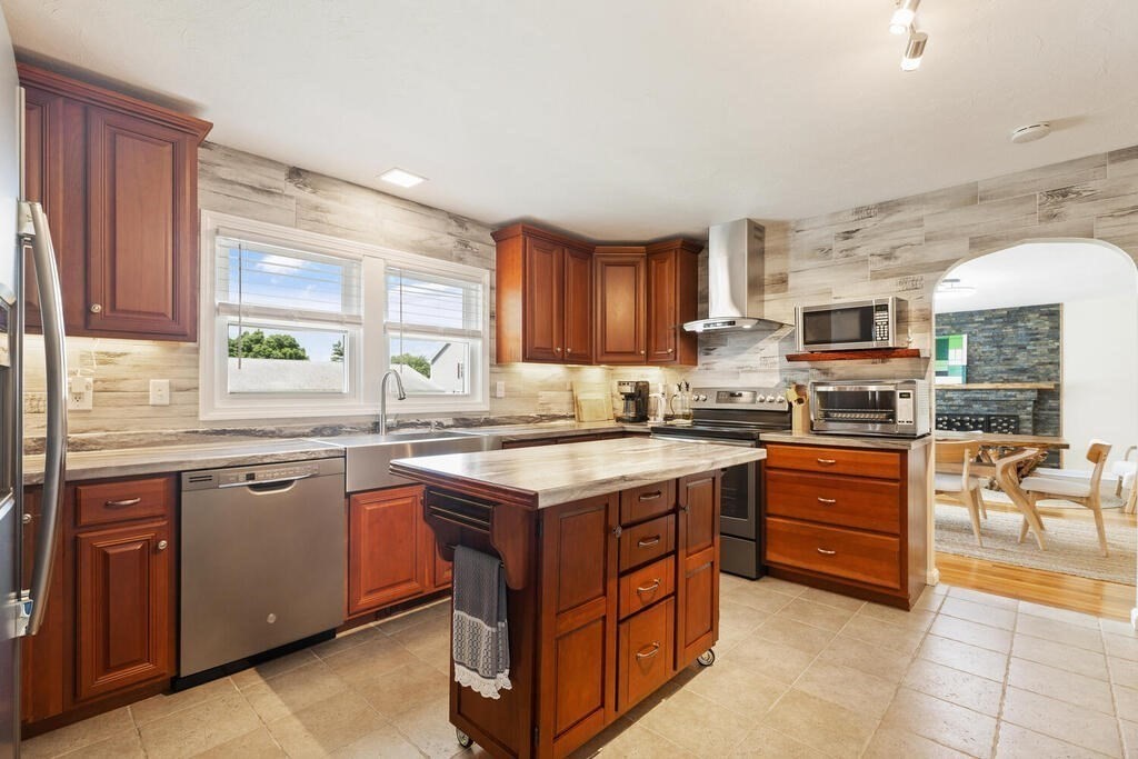 14 Orton Street Worcester, MA 01604 - Photo 8 of 33