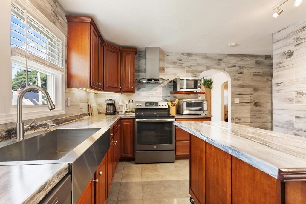 14 Orton Street Worcester, MA 01604 - Photo 9 of 33