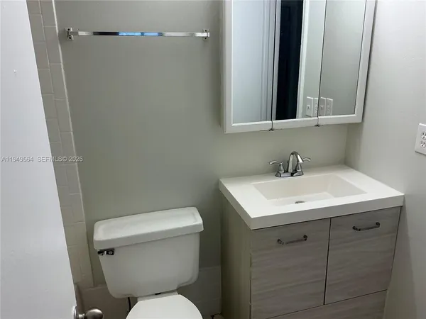 $1,550 | 206 Northeast 3rd Street, Unit 5, Hallandale Beach, FL 33009